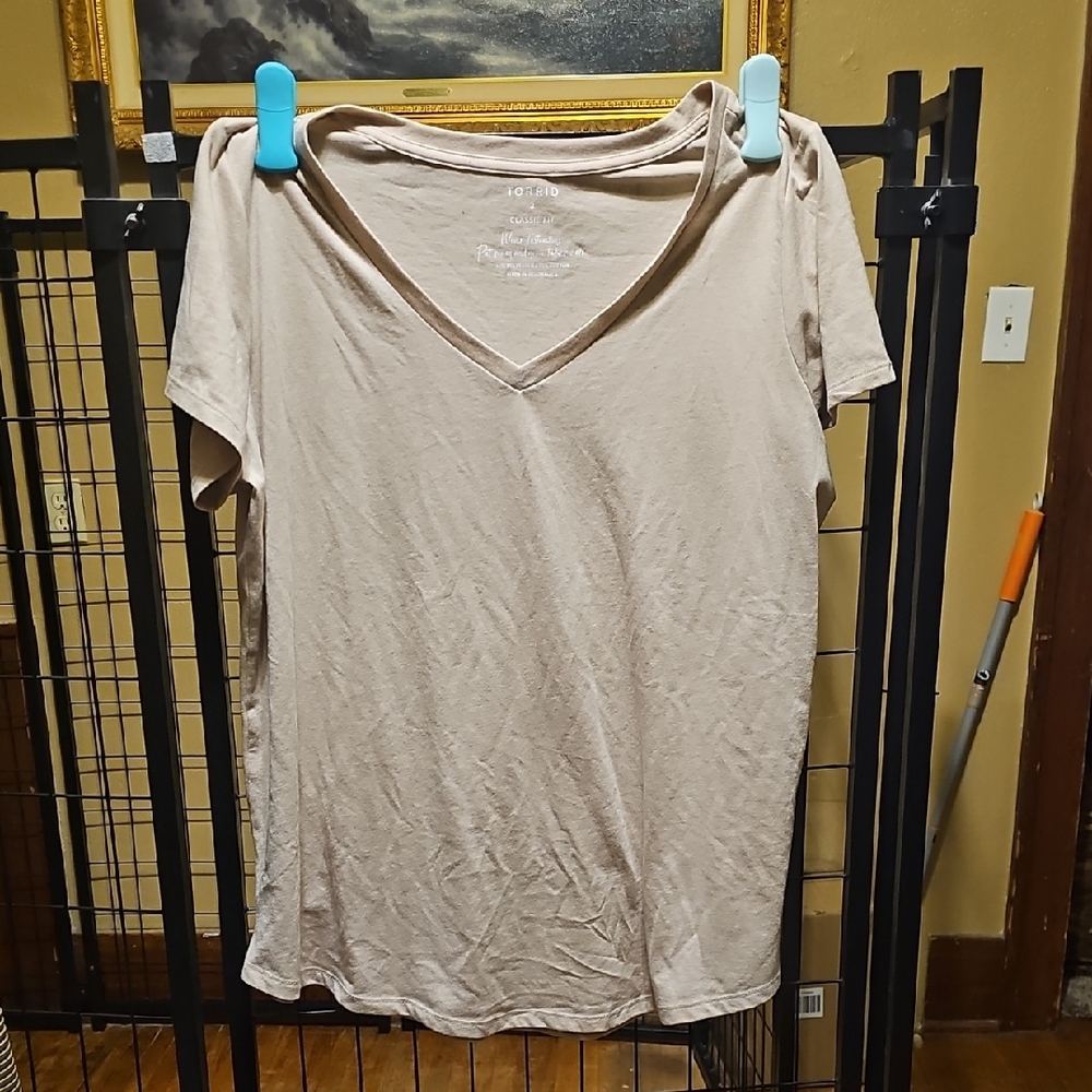 Torrid Beige V-Neck Short Sleeve Tee